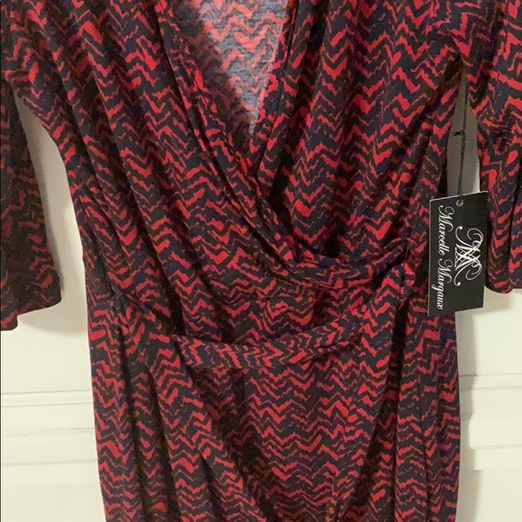 A red and black faux wrap dress - Picture 4 of 5